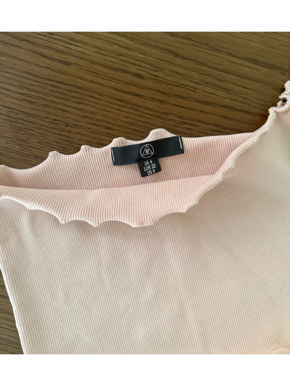 Missguided Ribbed Lettuce-Edge Crop Top - Picture 2 of 2